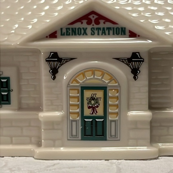 Vintage Lenox Holiday Village Collection Train Station 1992 "Lenox Station" NWT - Picture 2 of 15